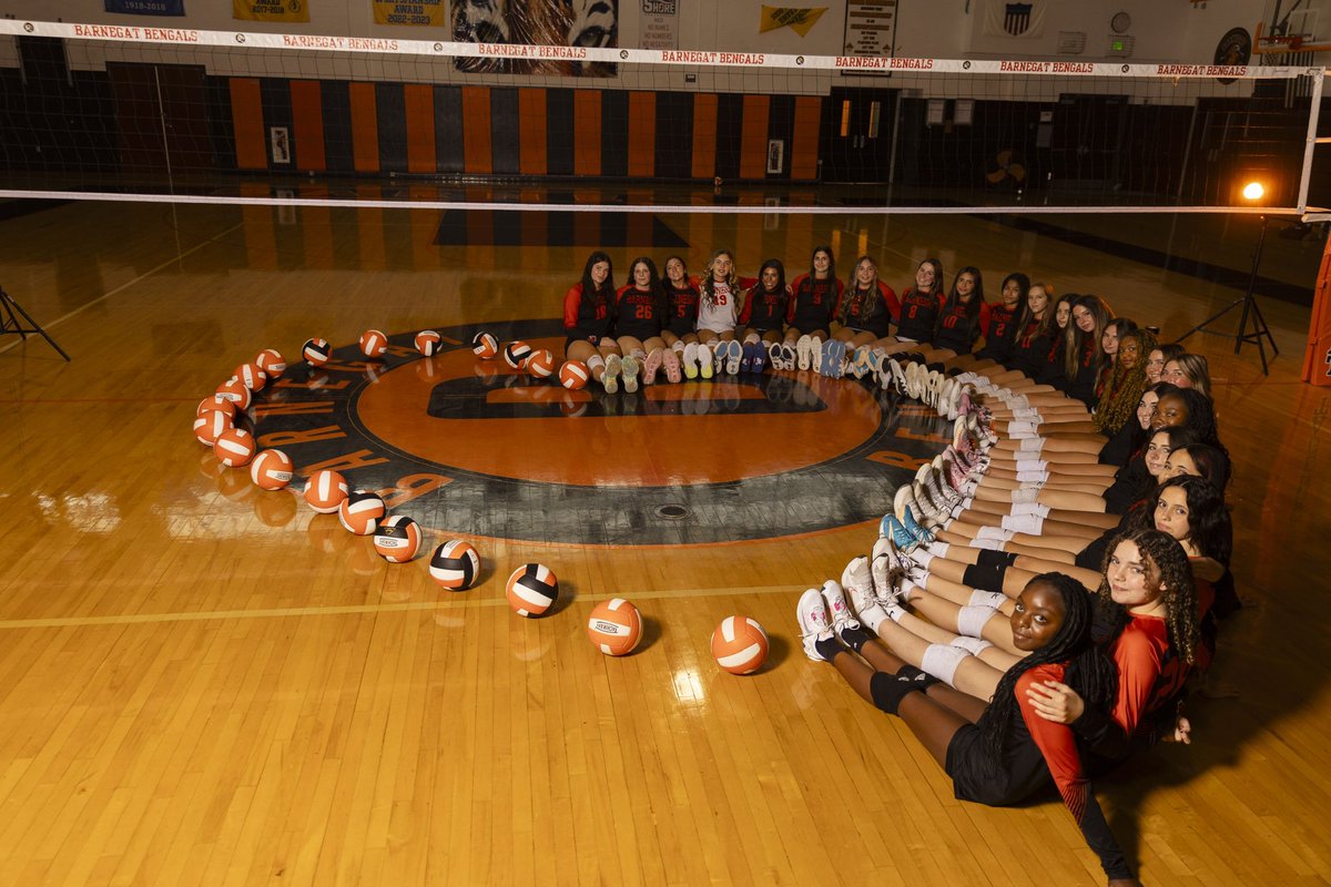 My girls!!!!!!! 🫶🏼 Thank you BG Volleyball for an incredible season. This group will forever hold a special place in my heart. Until next year 🏐🧡🖤 #BGWhat!!??