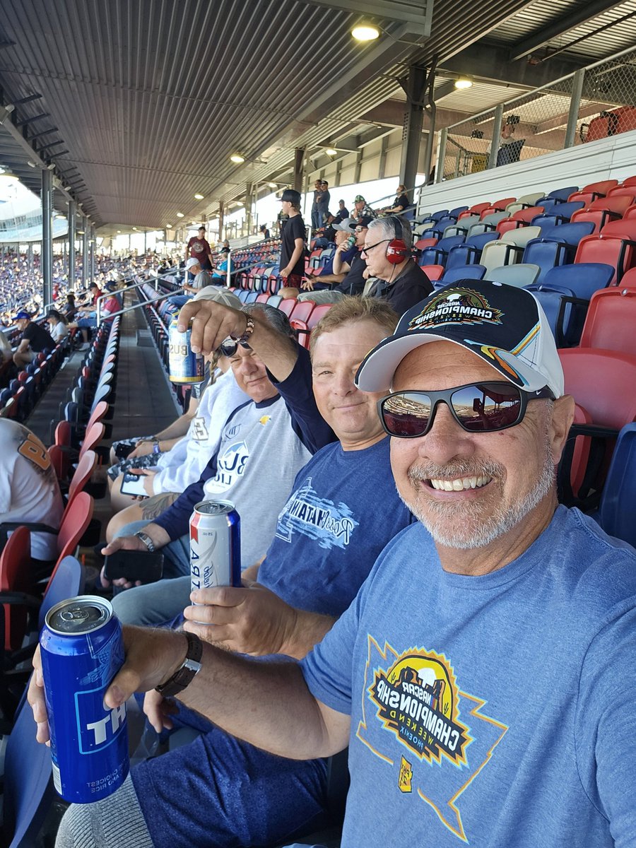KilleyJim's tweet photo. Another day, another race 🏁 #XfinitySeries love Arizona ❤️ https://t.co/IvCNkgZpyL