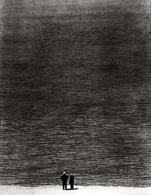 Bertrom's tweet photo. Ralph Steiner.

1899 - 1986.

Two Men by the Sea. https://t.co/mUVxLDDRUX