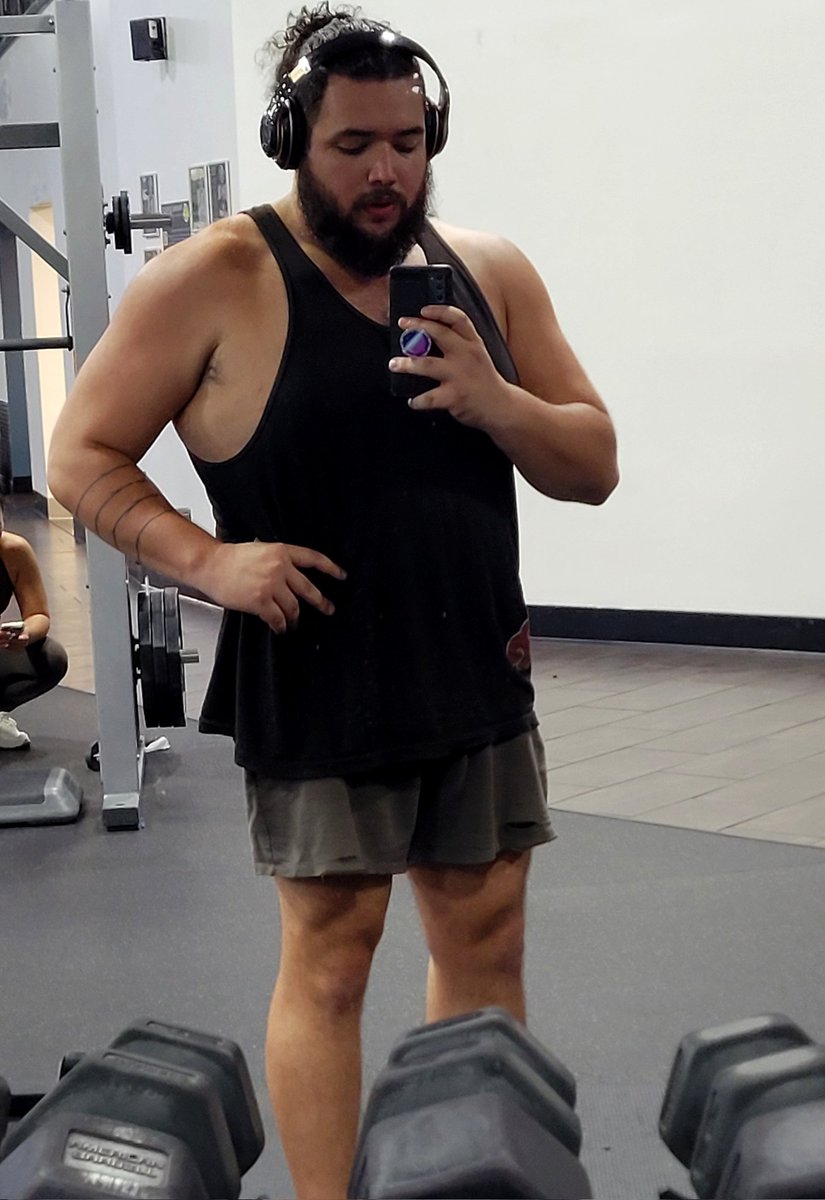 DeibisuFGC's tweet photo. One day, I'll achieve ultimate greatness of JoJo boulder shoulders :') https://t.co/A02MxocVRC