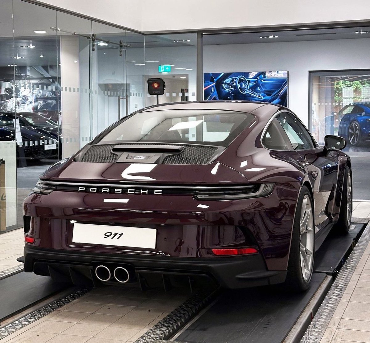 عالم السيارات tweet media