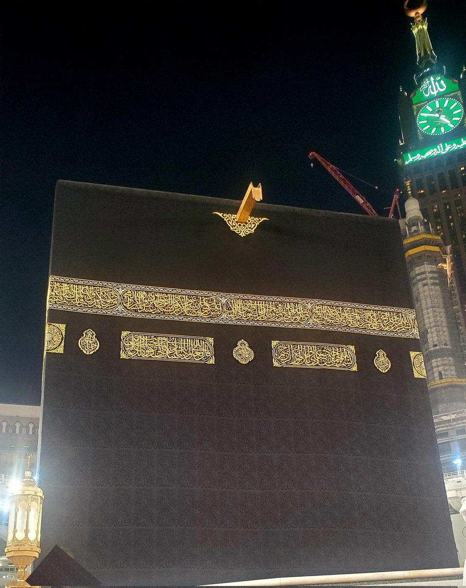 إلهي  بعدَ  أن ضاق  السبيلُ
أتيْتُكَ  و الهمومُ  لها  صهيلُ
و سُدّتْ  كل  أبواب   البرايا
و بابُكَ     لا يُرَدُّ     بهِ  نزيلُ
فأكرِمْ   مَنْ   أتاك  فأنت أهلٌ
وظنّي  فيك - يا ربّي - جميلُ
فما خابتْ ظنوني فيك يومًا
و حسبي إن قصدتُك  يا جليلُ
#الغوث محمد