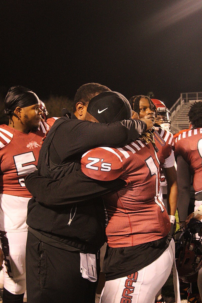 CoachMike2Will's tweet image. You can tell what you pour into them by what pours out of them!!! #love #morethanfootball @PBZebrasFB #TearsOfJoy