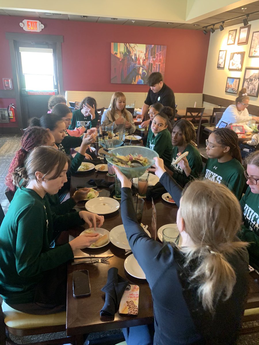 LadyDuckHoops's tweet photo. Gathered around a table and shared a meal after a big win today. Way to go Lady Ducks🏀🦆
We won on and off the court today!
#family #hoopers #ducksflytogether #taylortx https://t.co/b8xTeGiMV9