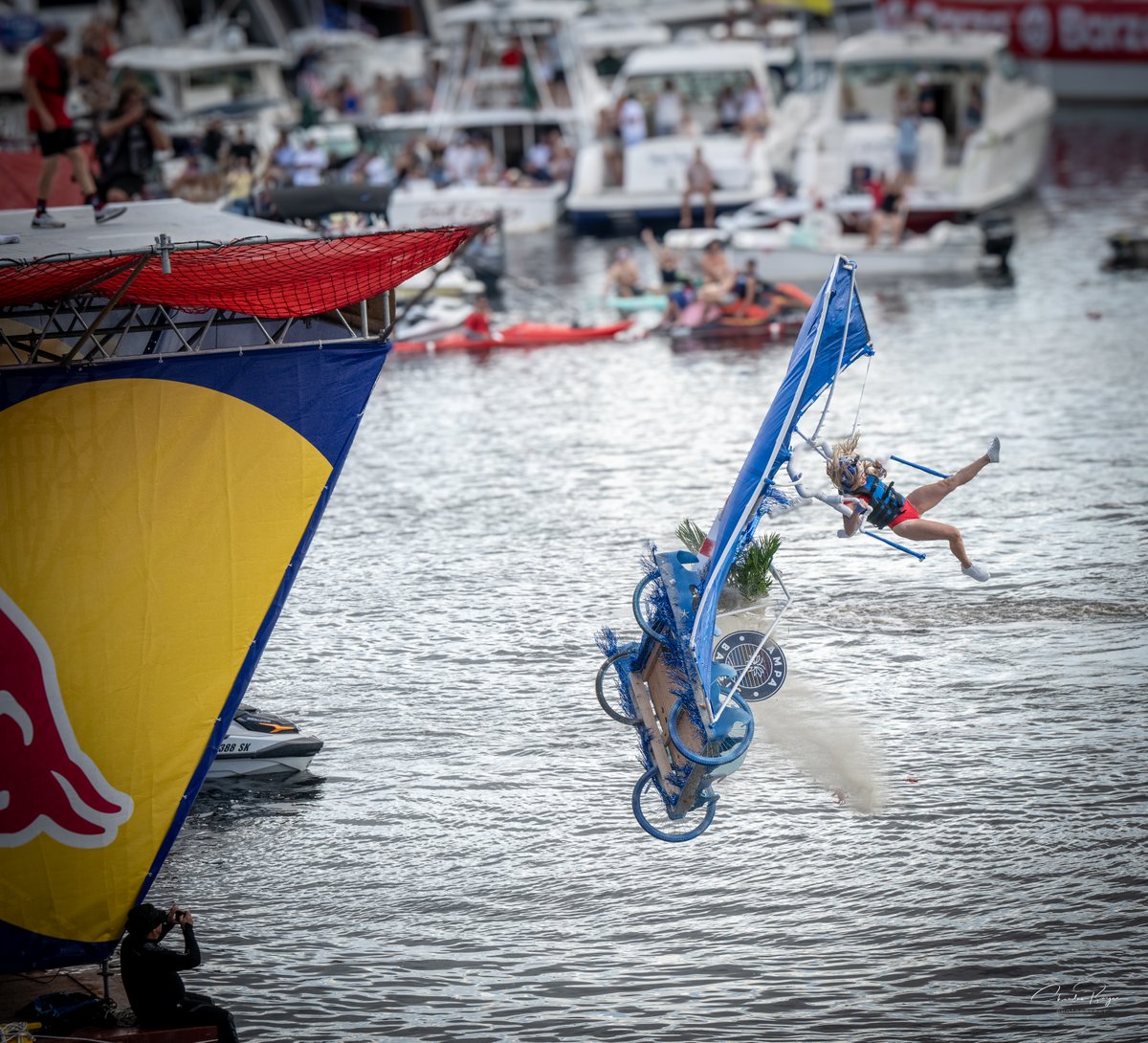 charlesboyer's tweet photo. She made as graceful a landing as she could...

#Flugtag @redbull https://t.co/NlsjFgLsHb