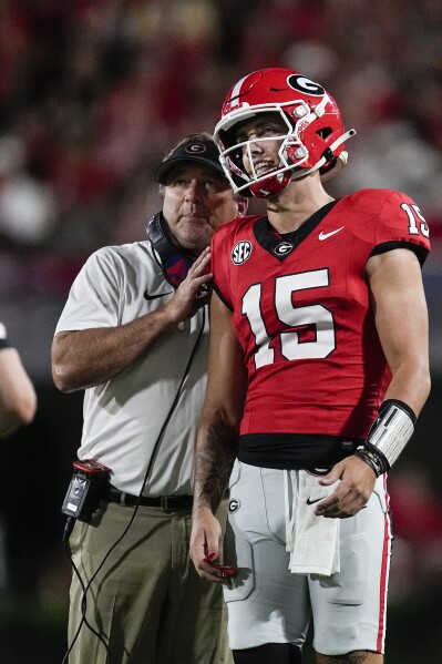atlantabirdgang's tweet image. This is some of the worst QB play at UGA this year that I've seen in a long time. I can't believe this is the same QB who was the projected #1 overall pick coming into this season. #CarsonBeck