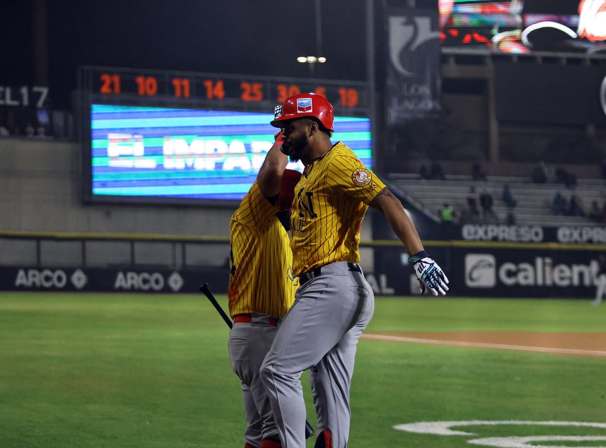 NoPasaNada_mx's tweet photo. #Deportes ⚾️ | Bobby Bradley llega a Mayos.

NOTA 👉 https://t.co/jgpJAyTvEX

#Mayos #LMP #Beisbol #BobbyBradley https://t.co/zzflAi2ewf