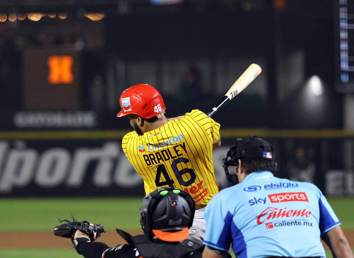 NoPasaNada_mx's tweet photo. #Deportes ⚾️ | Bobby Bradley llega a Mayos.

NOTA 👉 https://t.co/jgpJAyTvEX

#Mayos #LMP #Beisbol #BobbyBradley https://t.co/zzflAi2ewf