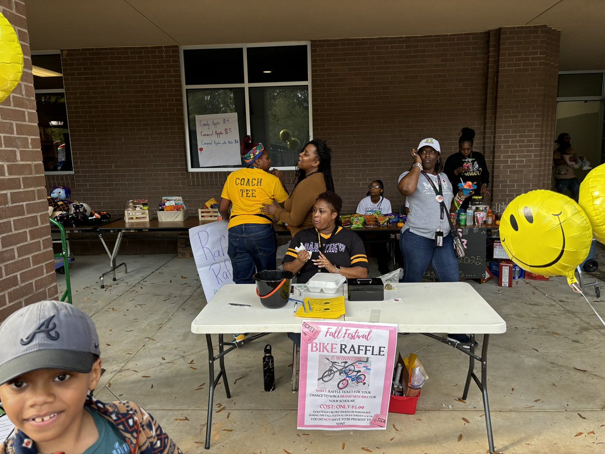 OakViewES's tweet photo. What a great day for a carnival! #OakViewFALLCarnival24
@OakViewES https://t.co/pU5t4GsNnV