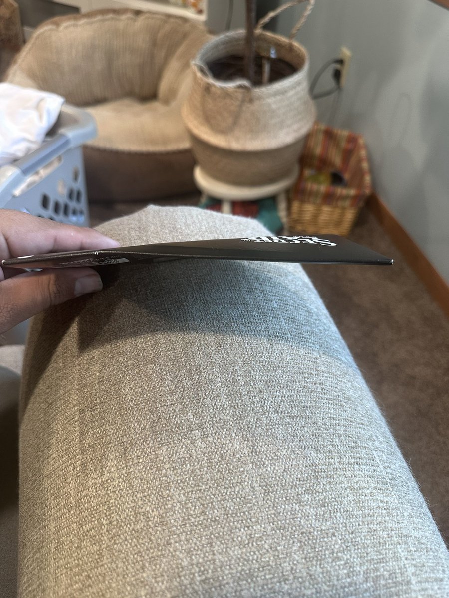 OzTheGreatOne's tweet photo. @MTGSecretLair @wizards_magic #marvel #secretlairdrop @Wizards_Help
You guys really sent this Marvel Secret Lairs in bubble mailers? My Storm Secret Lair is absolutely cooked. Y’all better fix this, this is complexity unacceptable.
@MarvelSupport https://t.co/3fFLBUYHBv
