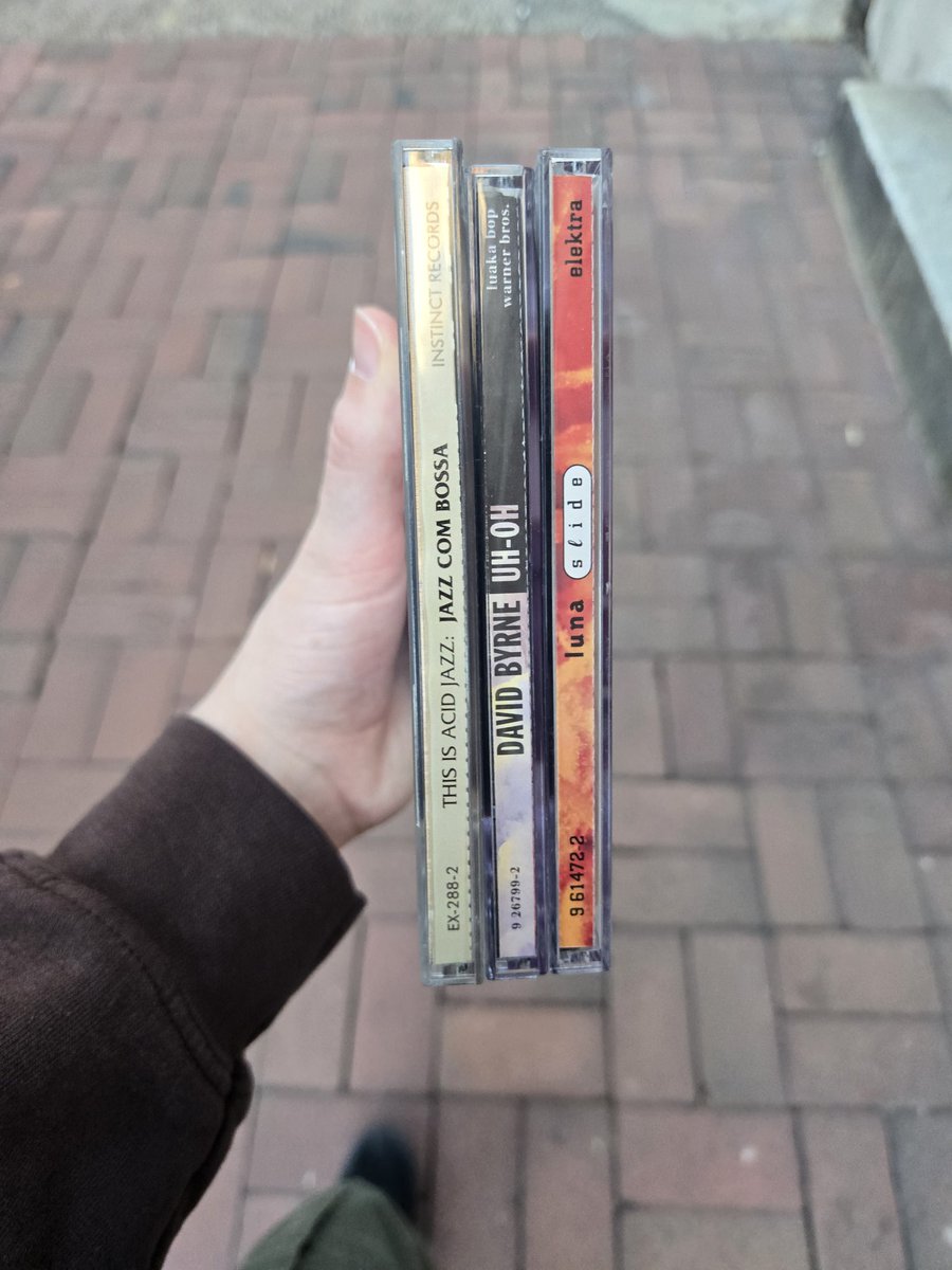 sad little haul but its ok
skipped over a deftones cd but it wss like $8 used