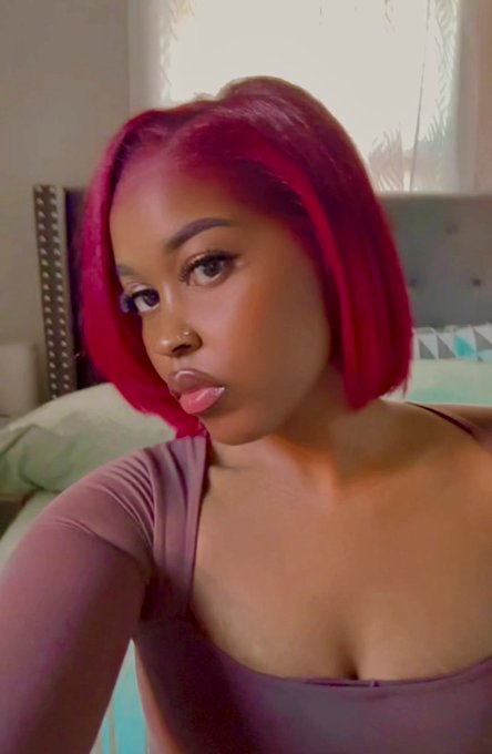 Watch Poison Ivy 🥀's leaked NSFW photo on TwXstars