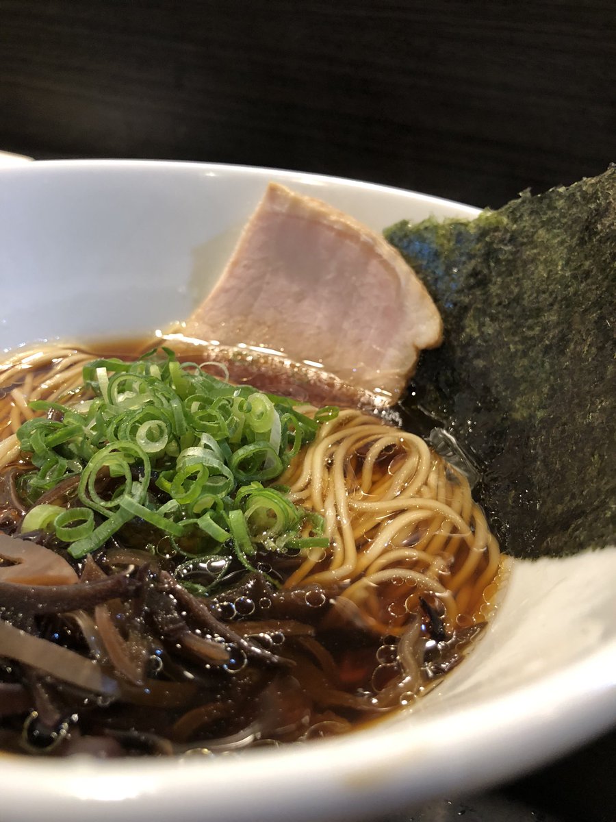 sio4444's tweet photo. 燵家製麺さん🍜
朝ラー醤油らーめん🍜
塩もめちゃ美味いが醤油もめちゃくちゃ美味しい
#燵家製麺 https://t.co/QIbJgmJQXz