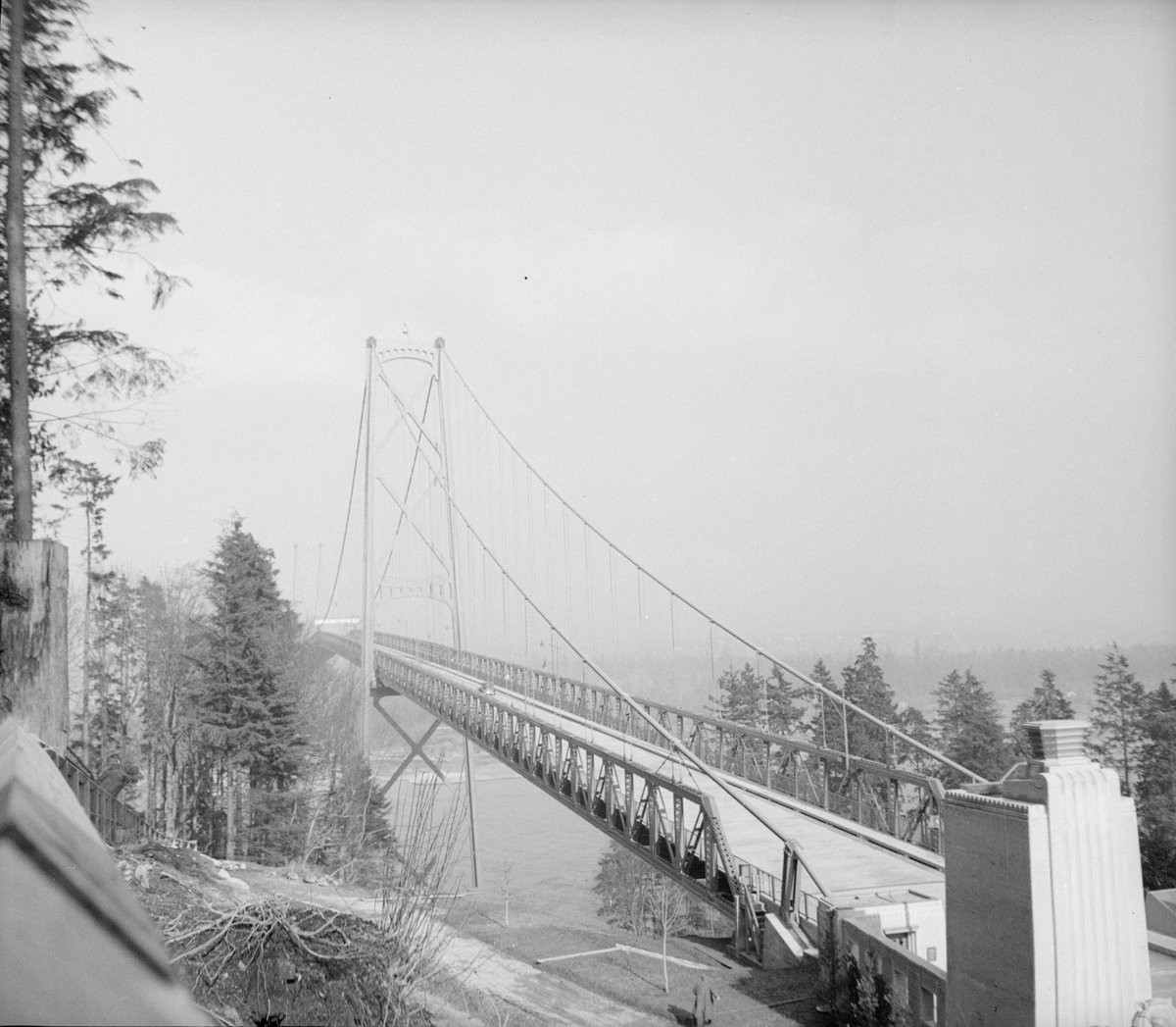 The new Lions Gate Bridge in 1939 in Vancouver