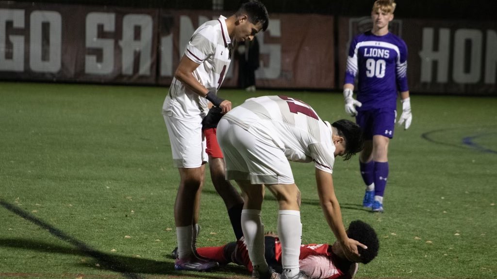 𝐒𝐏𝐎𝐑𝐓𝐒𝐌𝐀𝐍𝐒𝐇𝐈𝐏 𝐒𝐏𝐎𝐓𝐋𝐈𝐆𝐇𝐓  🤝

The ECC is proud to recognize an excellent moment of sportsmanship from Thursday night’s ECC Men’s Soccer Championship First Round match between No. 5 Molloy and No. 4 D’Youville. 

Santi Vasquez and Mathew Broadhead of