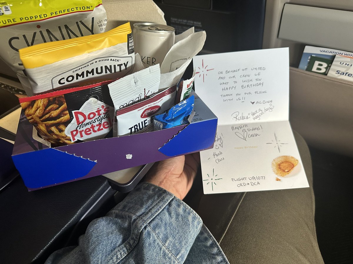 AngelDianeDylan's tweet photo. @united , thank you for having such a great staff and for the birthday wishes on my way back home. https://t.co/ASZxHVKjvx