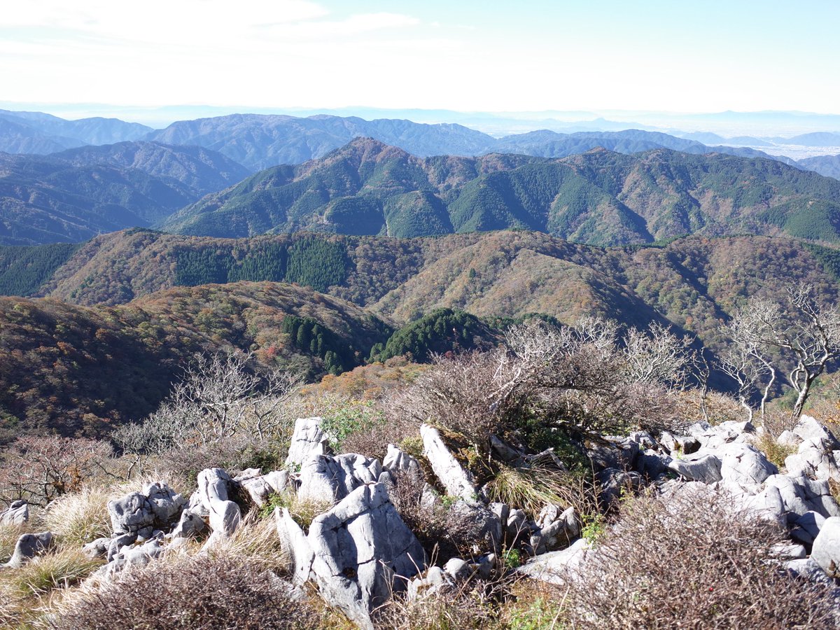 monatten's tweet image. 昨日はT字尾根からテーブルランド周回
暖かかった
ほんま11月？
スキンメッシュとOcta1枚でずっと歩けた
T字尾根の紅葉は…
土倉岳辺りの方がキレイでした！
#GR2