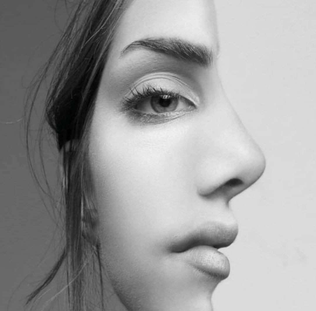 Herşeyi olduğu gibi değil, olduğumuz gibi görüyoruz. İşte bunu değiştirmek zorunda olduğumuzu farkedemiyoruz...

En büyük hatayı baktığımız gibi görmekle yapıyoruz. Önce bakmayı öğrenmemiz gerekiyor, bilmiyoruz. Zamanla öğrenincede gördüklerimize inanamıyoruz..

Geceniz huzurlu