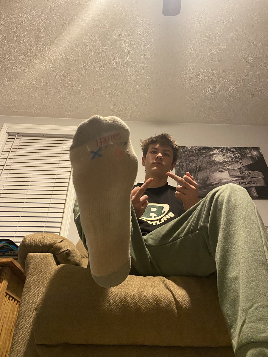 MasterLbird's tweet image. Master is back. Now praise, warship, and serve my stinky feet after a long day in the woods. First person to send $100 will get a special vid 🫣

#Findom #Cashmaster #Feetfetish #Poppers #Cashfag #Paypig #Cuck #Worship #Finsub #Soles #Feet #Teen #Submissive #Humanatm #Mindcontrol…