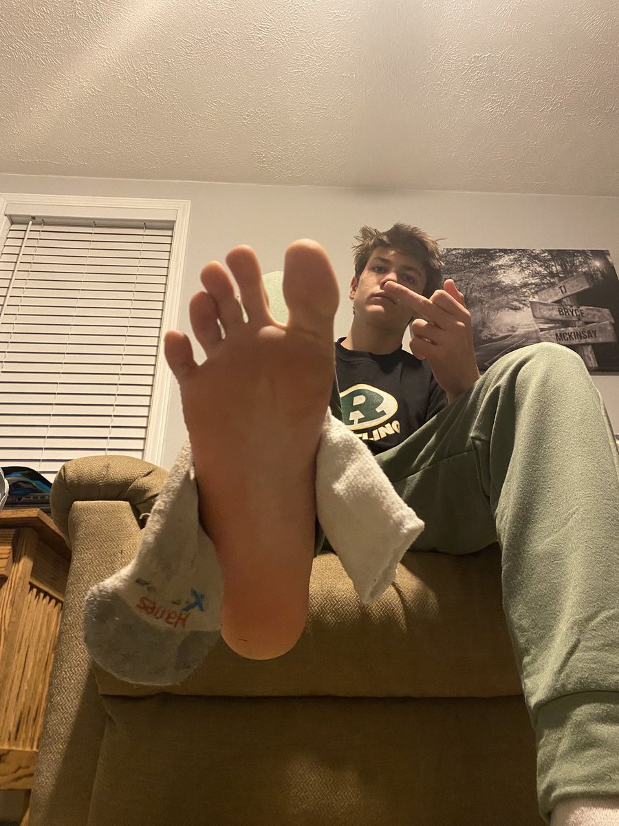 MasterLbird's tweet image. Master is back. Now praise, warship, and serve my stinky feet after a long day in the woods. First person to send $100 will get a special vid 🫣

#Findom #Cashmaster #Feetfetish #Poppers #Cashfag #Paypig #Cuck #Worship #Finsub #Soles #Feet #Teen #Submissive #Humanatm #Mindcontrol…