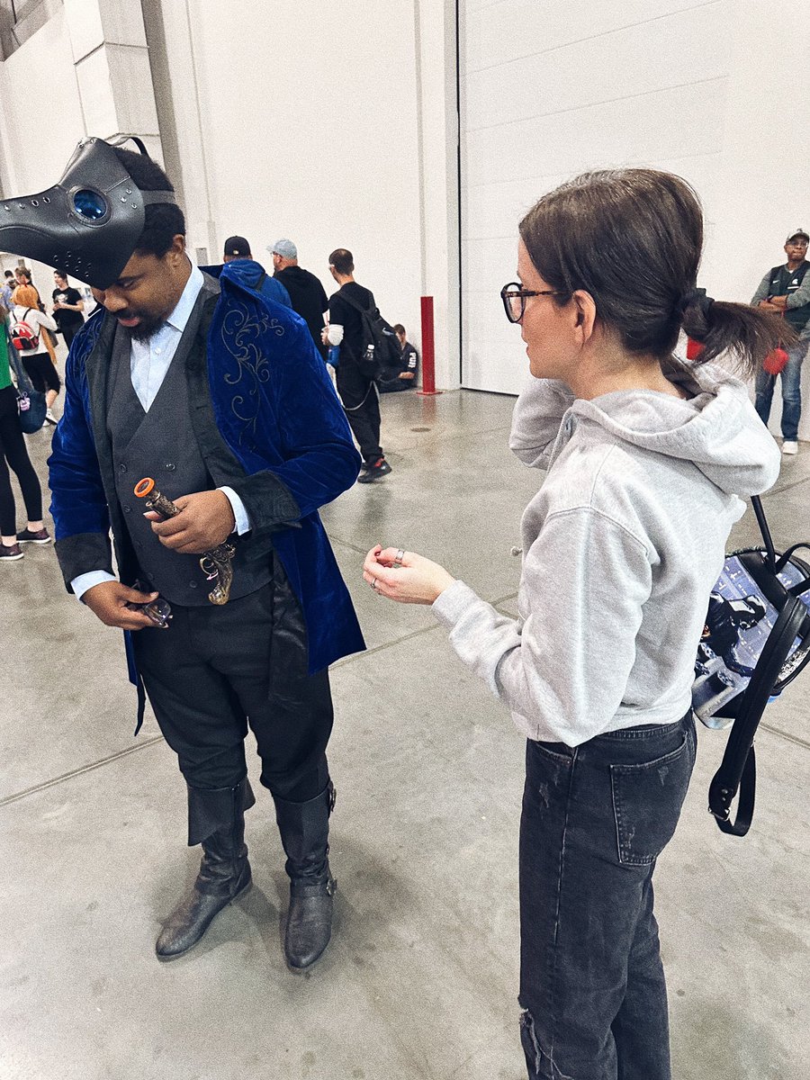 ladydragonjj's tweet image. Ran into my friend @StarWarsLawyer 💙💙 who cosplayed Percy from Vox Machina.