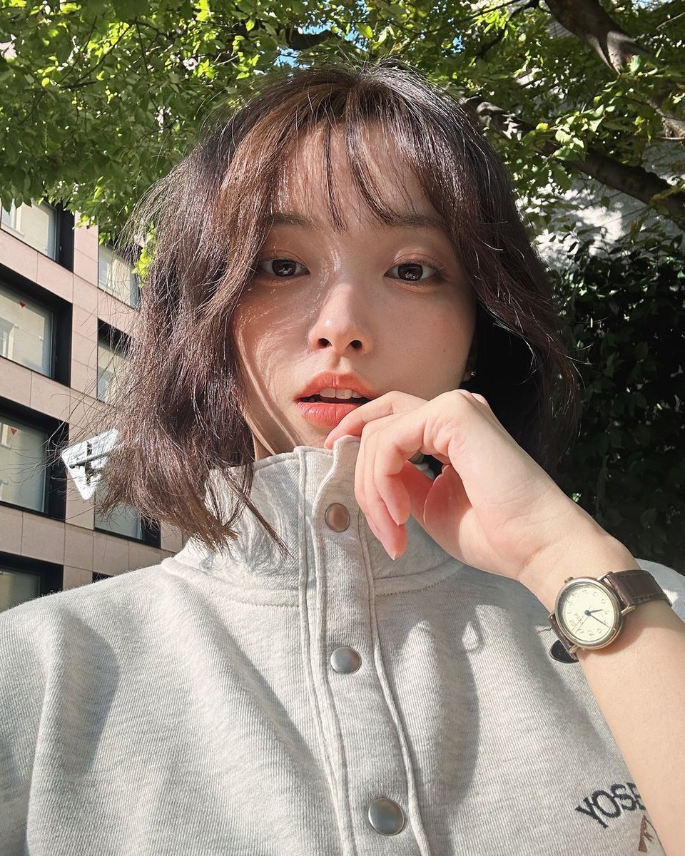 Neahee's tweet image. Today, I enjoyed the perfect weather in Tokyo and indulged in a cool and sweet ice cream! As I stroll through the streets of Tokyo, eating delicious ice cream, all my stress melts away. I want to savor this moment of happiness for longer. ☀️