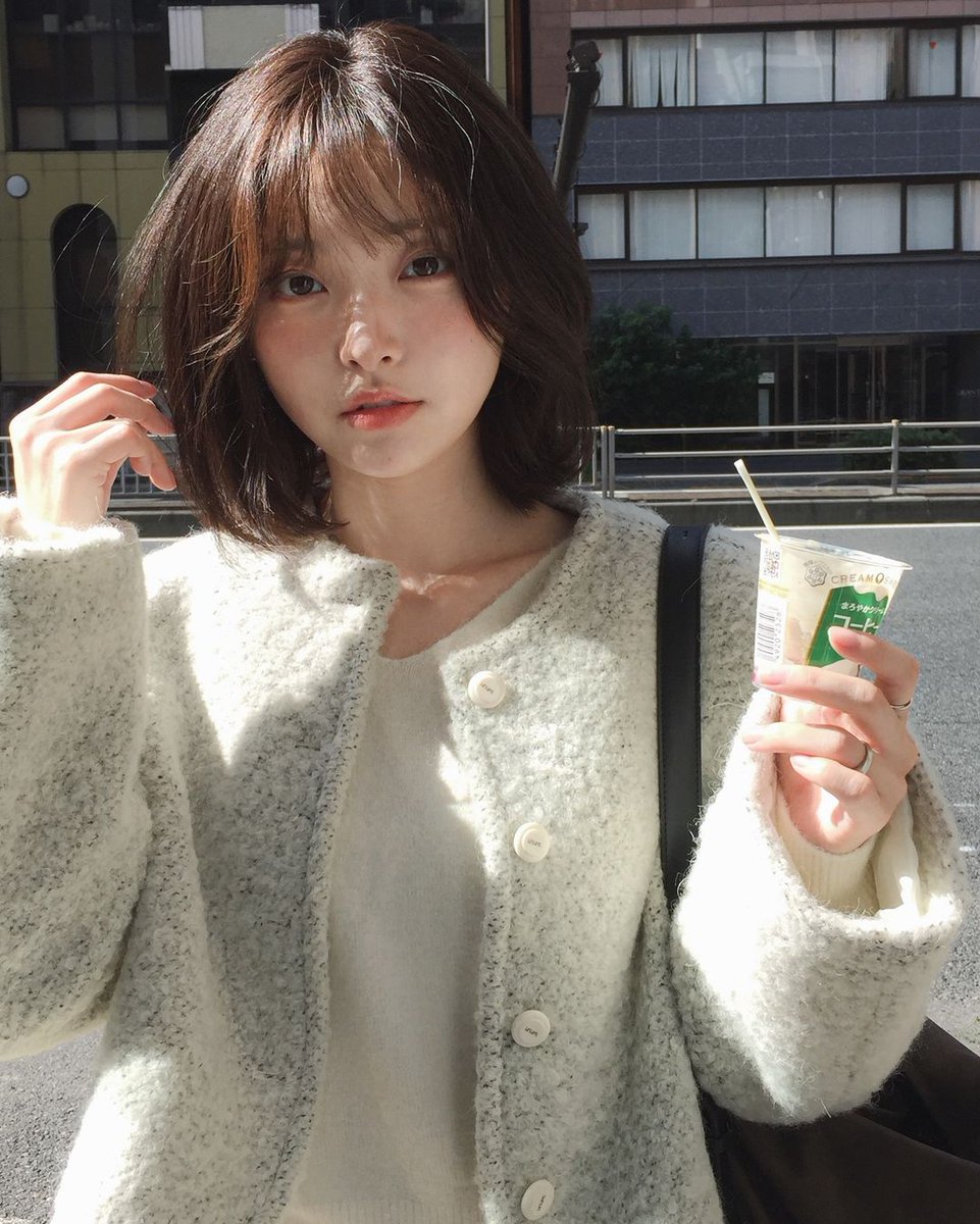 Neahee's tweet image. Today, I enjoyed the perfect weather in Tokyo and indulged in a cool and sweet ice cream! As I stroll through the streets of Tokyo, eating delicious ice cream, all my stress melts away. I want to savor this moment of happiness for longer. ☀️