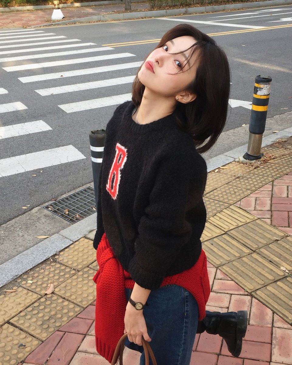 Neahee's tweet image. Winter is around the corner, and I’m all about those cozy layers! Wrapped up in my favorite sweater and adding pops of red to keep it fun and warm.