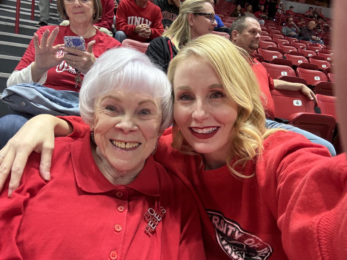 TheAuntieTut's tweet image. ⁦#TheRunninRebels⁩  At the T&amp;amp;M today with my beautiful niece ⁦@nicolebrianne_T⁩  #GOREBELSGO ‼️