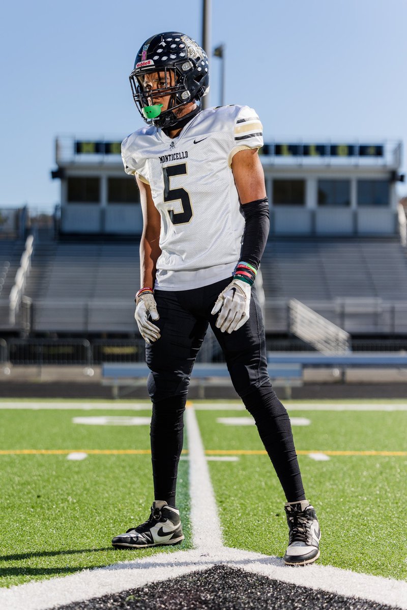 And just like that HS football is over🥹Thank you God for allowing me the opportunity to play HS football and thank you for providing opportunities for me to continue to play at the next level.  Thank you to my teammates, coaches, family and friends who have been with me and