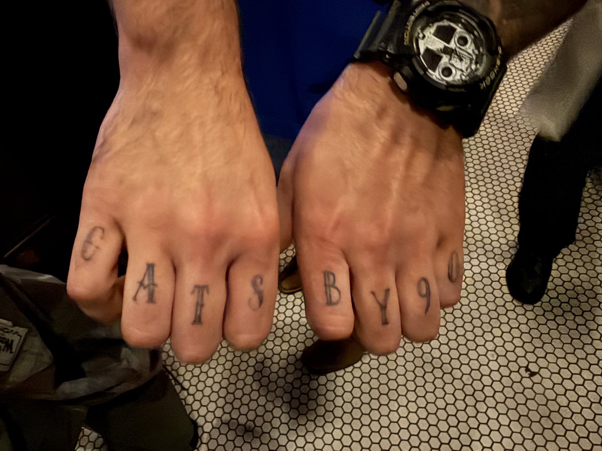 DrewFranklinKSR's tweet photo. Questioning my Kentucky fandom since I don’t have #CatsBy90 knuckle tattoos https://t.co/egVgxE3AhB
