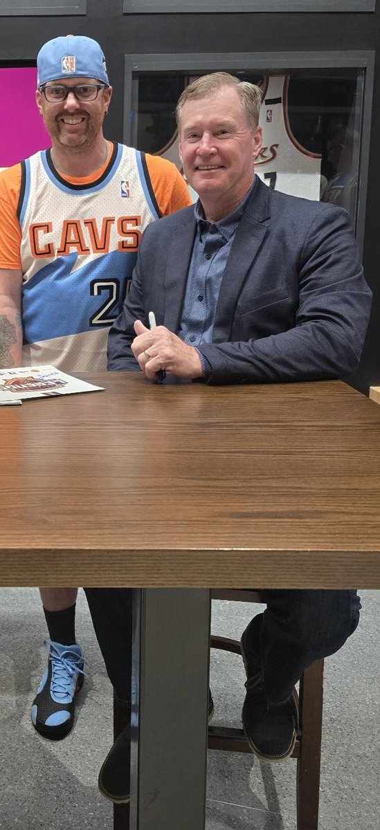 Y_Town13's tweet photo. Got to finally meet my favorite player of all time! #PricePriceBaby #LetEmKnow #TwentyFive https://t.co/ORAHcUkb95