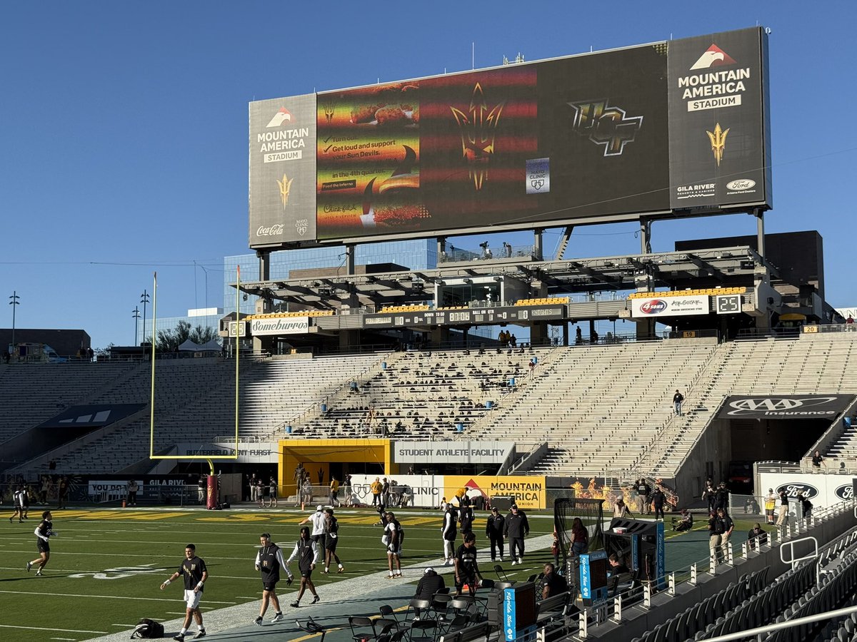 illkeepOn's tweet image. Anyone charge the ASU stadium announcer called UCF the Golden Knights?