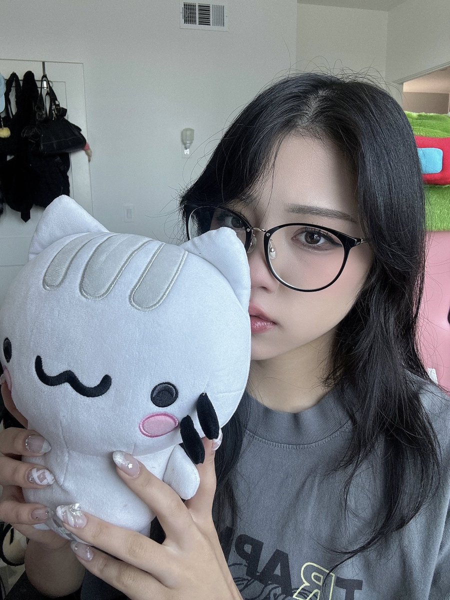 lore accurate cat artist