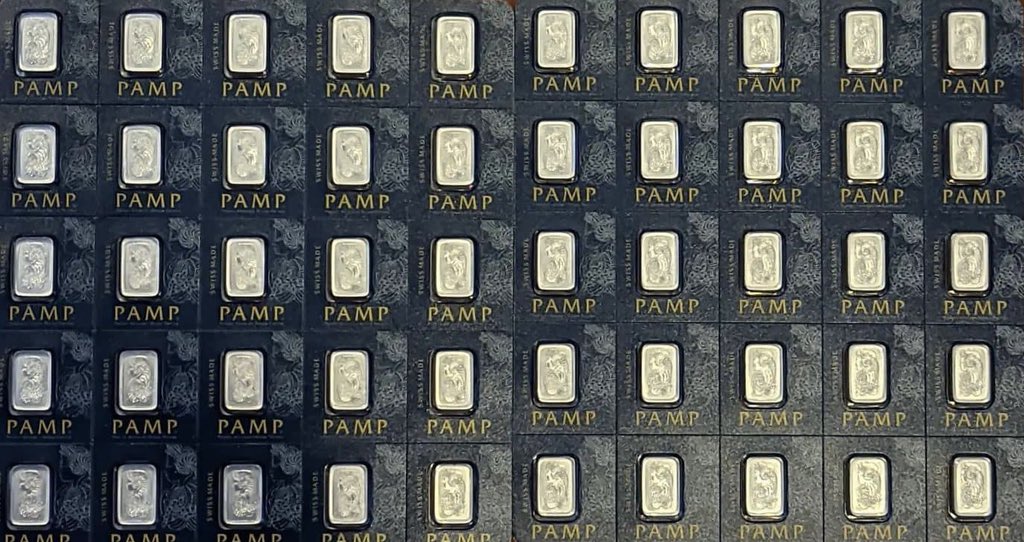 MccoinStacking's tweet photo. Pamp Suisse Fortuna. 1 Gram Platinum, sheet of 25. 99.95% pure. 2 available. 
.
.
Bin to claim https://t.co/VdlGyhTMO0