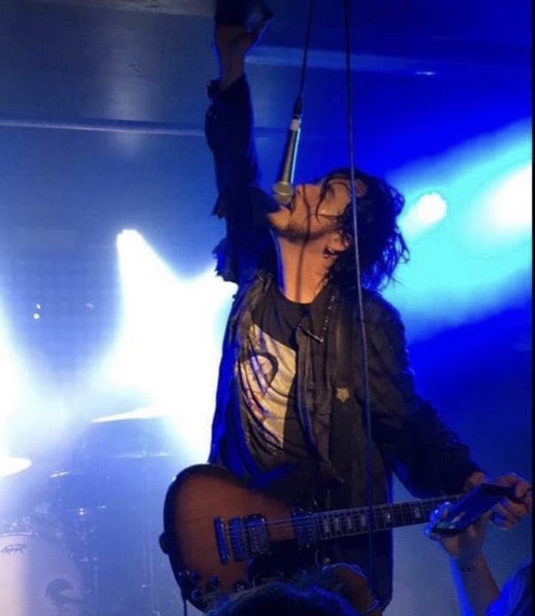 Dammit I love you, Seattle!! Sold Out Show tonight. 🖤❤️ #FreakOut