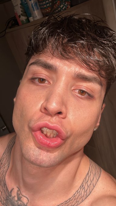 1 pic. Face and cock don’t match actually https://t.co/FQwvxUW63I