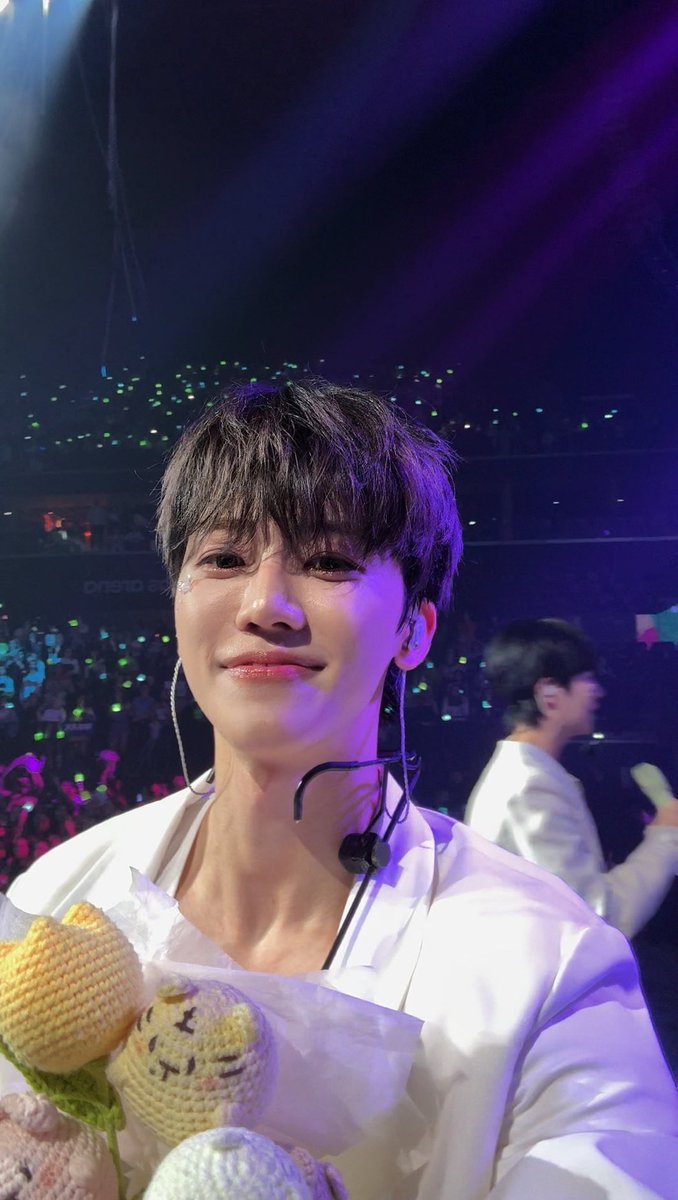 jungshasa's tweet photo. so lucky 😭 https://t.co/JPgez8ZaaE