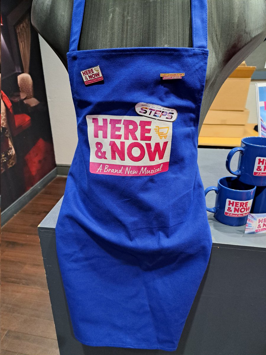 StepsZoneUK's tweet photo. HERE & NOW Merchandise
Souvenir Broochure = £10.00
Theatre Programme = £5.50
Apron = £20.00
Mug = £11.00
Pin Badge Set = £10.00 (or £6 each)
Fridge Magnet = £7.00
Tote Bag = £15.00
#TheStepsMusical #StepsZoneUK #HereandNow #Steptacular https://t.co/le9NGdkAZX