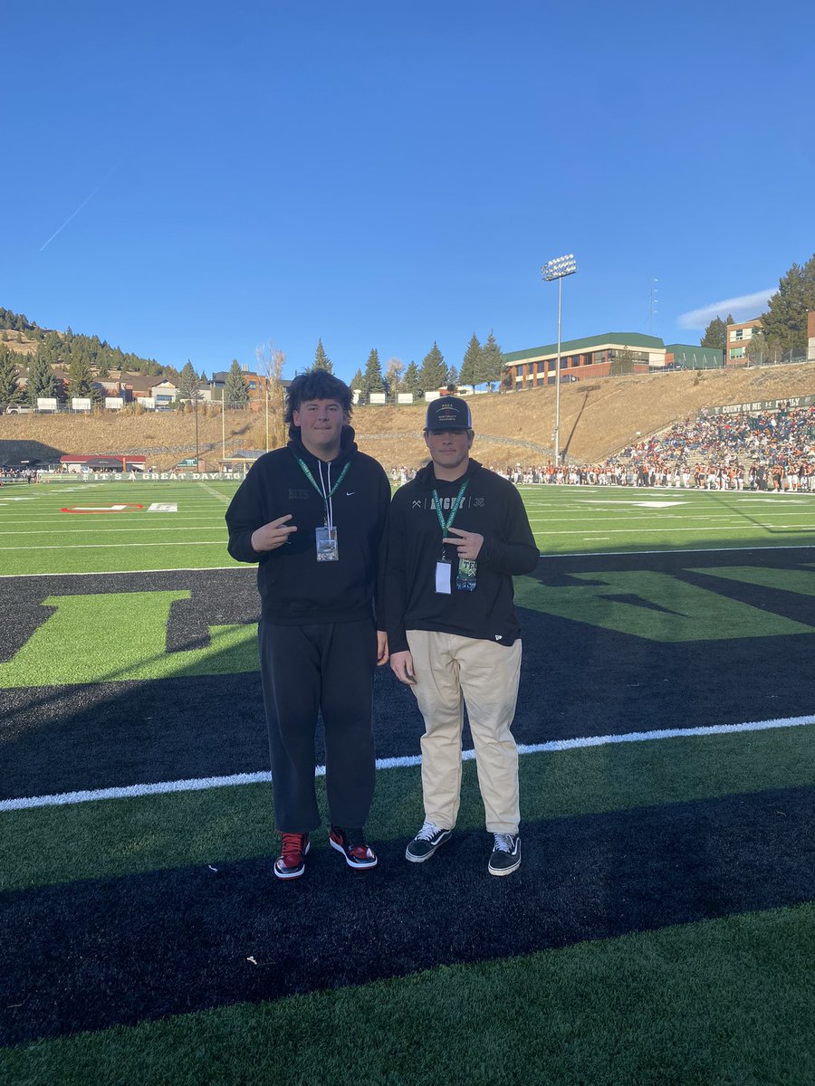shanepetersdorf's tweet photo. Thank you @KodyTorgerson for the game day , Excited for the future 🧡🧡#rolldiggs @CoachThatcher @CoachMAllenFB @CoachTravisDean @CoachKyleSamson @CoachMann90 @wsstephenson1 @Casen55 https://t.co/S5VUfd2nSZ