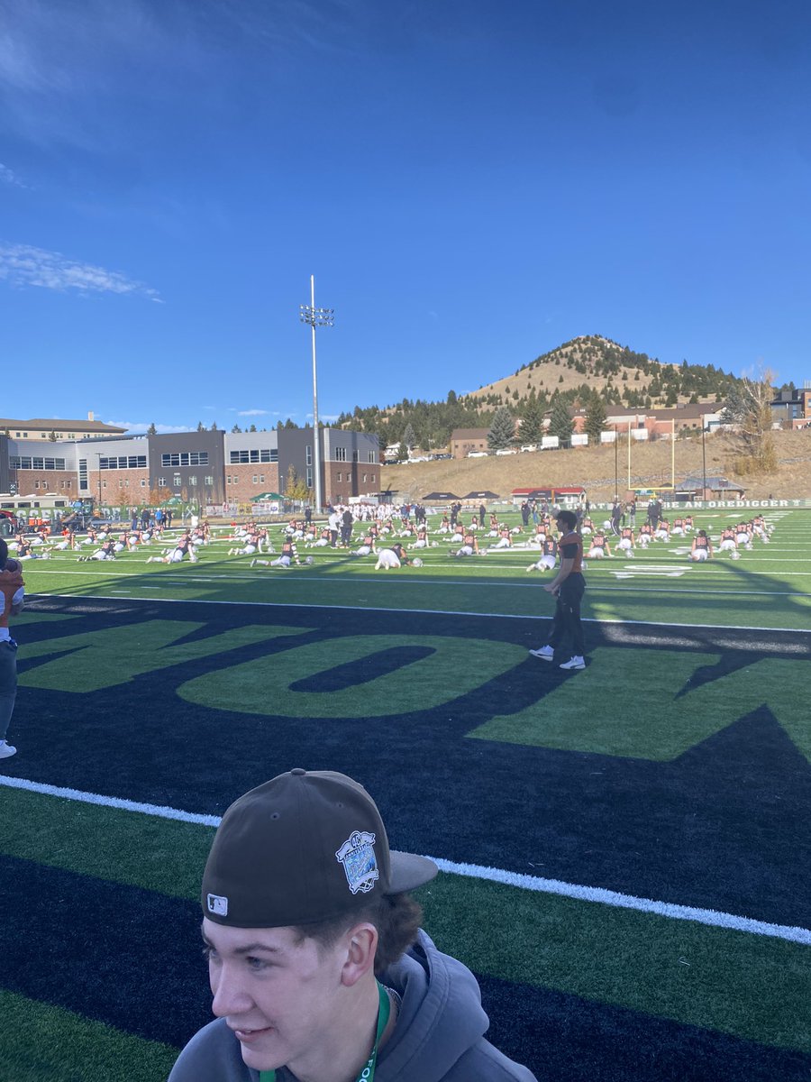 Thank you <a href="/KodyTorgerson/">Coach Kody Torgerson</a> for the game day , Excited for the future 🧡🧡#rolldiggs <a href="/CoachThatcher/">Dan Thatcher</a> <a href="/CoachMAllenFB/">Montell A. Allen II</a> <a href="/CoachTravisDean/">Travis Dean</a> <a href="/CoachKyleSamson/">Kyle Samson</a> <a href="/CoachMann90/">Clifford Mann 🏈</a> <a href="/wsstephenson1/">Shane Stephenson</a> <a href="/Casen55/">Casen91</a>