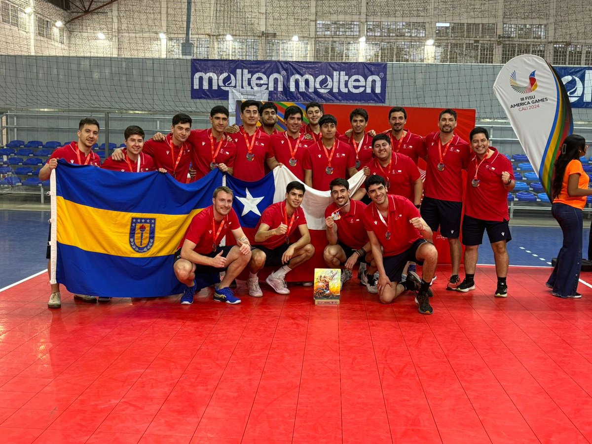 PauPazRincon's tweet image. Medalla de plata 🥈 para equipo de Voleibol @udeconcepcion en los Juegos Panamericanos Universitarios realizados en Cali, Colombia 🇨🇴 Felicitaciones a nuestros deportistas, a sus familias y al equipo de la Unidad de Deportes de nuestra #DISE Grande Víctor Méndez y @ceciliaperezd