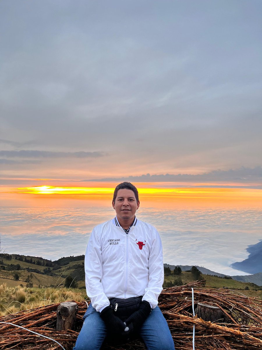 Douglasfvi's tweet photo. Atardecer en mirador de Salinas de Guaranda #Juntoslohacemosposible https://t.co/TP10aRorPu