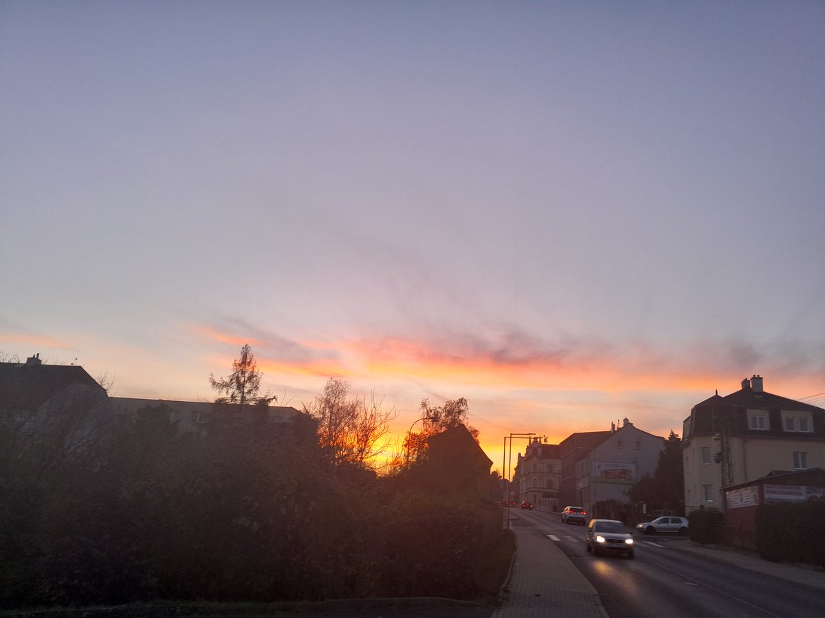 DomiJ96's tweet photo. This Beautifully colored sky we had yesterday 😍🌅

#sky #beautifully #amazingsky #thisview #yesterday https://t.co/XnBZeHX7Yl