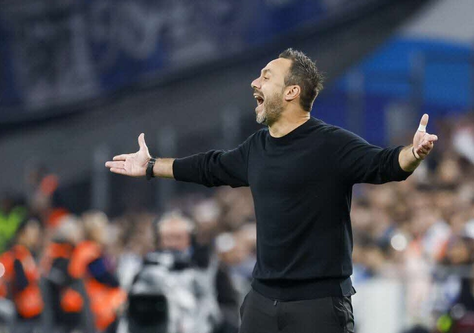 Roberto De Zerbi aux joueurs dans le vestiaire après #OMAJA : "Vous m'avez humilié, vous avez humilié notre club devant notre public. Vous avez manqué de couilles !"

L'Equipe | #TeamOM 🔵⚪️