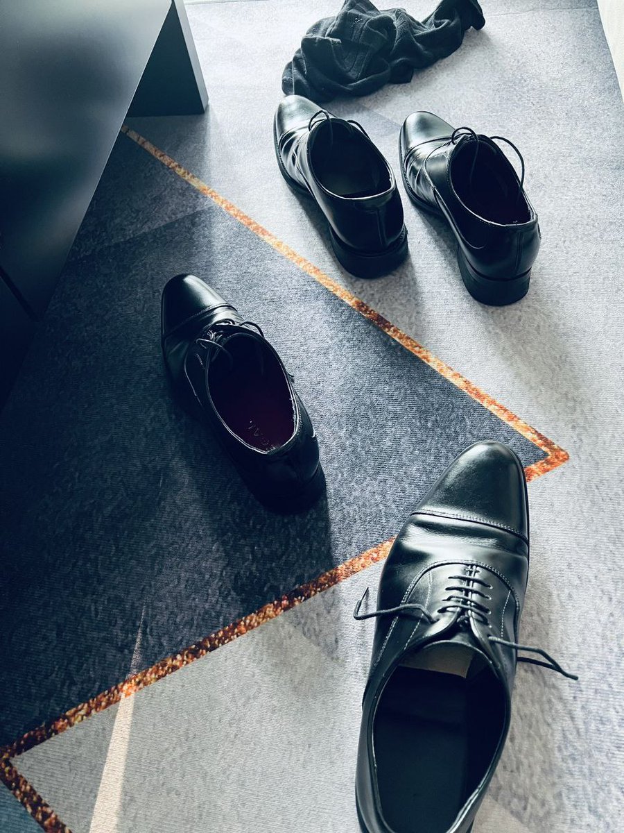 Men In Suit tweet media