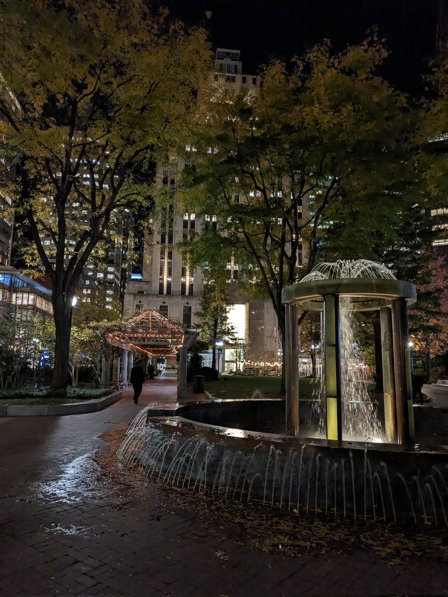 ajlatrace's tweet photo. A few more shots. Downtown Boston at night is definitely a vibe. https://t.co/s0njTN7yv5