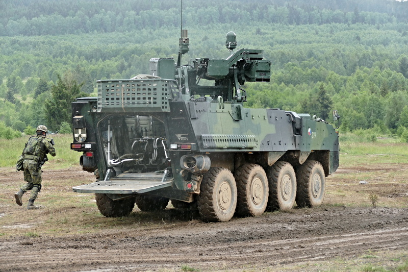 SA_Defensa's tweet photo. 📍#Argentina (🇦🇷)

In an interview with @nicpromanzio, Chief of the Army Carlos Alberto Presti, confirmed that the @Ejercito_Arg has settled between either the #Czech (🇨🇿) Pandur II or #American (🇺🇸) Stryker to meet the requirement for ~200x 8x8 units to replace the M113. https://t.co/uFFf32UDL3