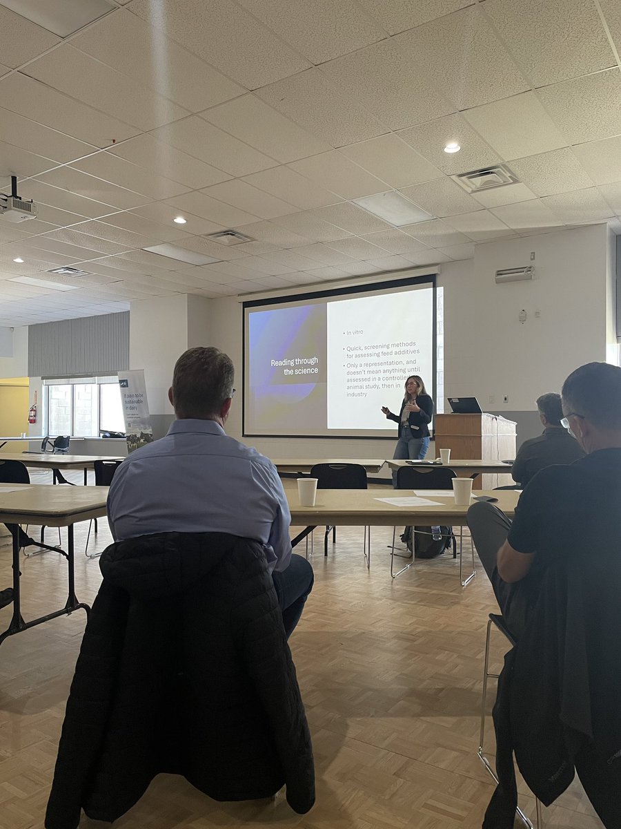 RuminantFID's tweet image. Thanks to a great audience and our sponsors to bring a great program to Metcalfe. Ruminant nutrition, culling metrics, sustainability and more. See you next year!!