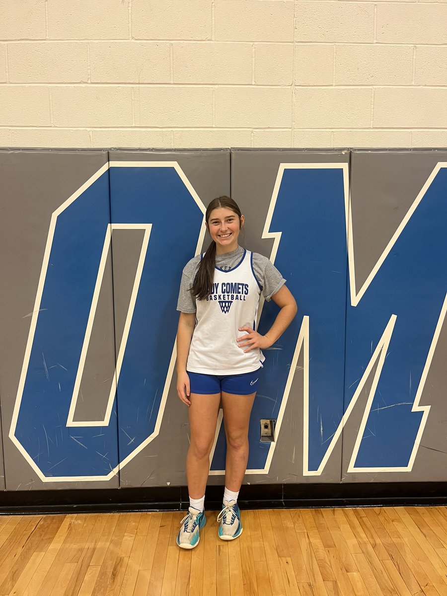 ladycometshoop's tweet photo. Meet the 24-25 Lady Comet ๐ Captains! Savannah Hamilton/Cordy Watkins (2nd yr captains) and sophomore Audra Thompson! Congrats!Look forward to the leadership you will bring to a great bunch of teammates! See their bios on our Instagram page @centralcrossinggbb
#teamworkfamily https://t.co/MyeQBpDF1B